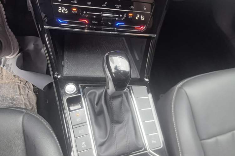 Used Volkswagen Passat 2022 330TSI Starry Elite Edition Gear Lever