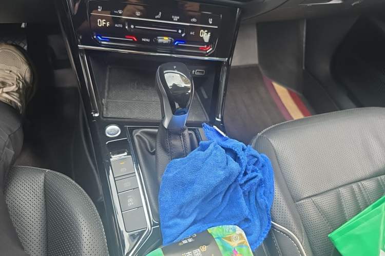 Used Volkswagen Passat 2022 330TSI Luxury Edition Gear Lever