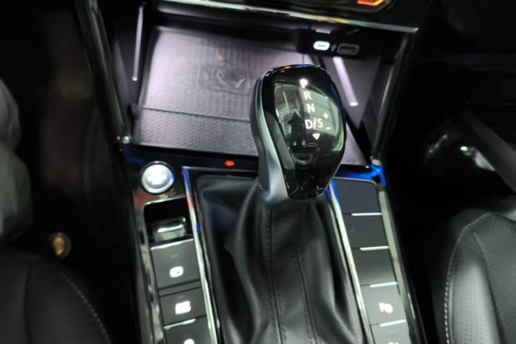 Used Volkswagen Passat 2022 330TSI Luxury Edition Gear Lever