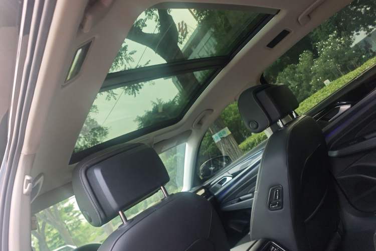 Used Volkswagen Passat 2022 330TSI Starry Luxury Edition Headliner