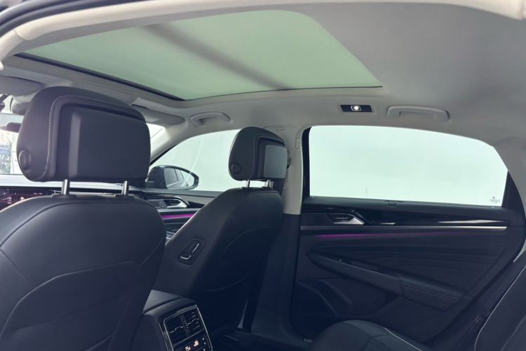 Used Volkswagen Passat 2022 330TSI Starry Luxury Edition Headliner