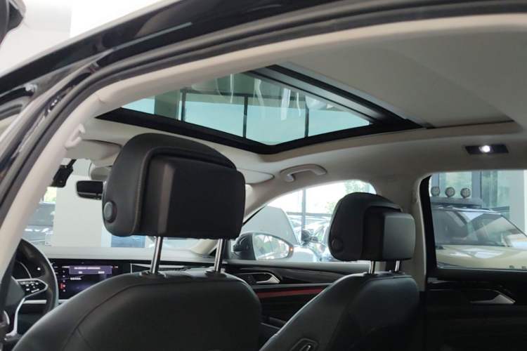 Used Volkswagen Passat 2022 330TSI Luxury Edition Headliner