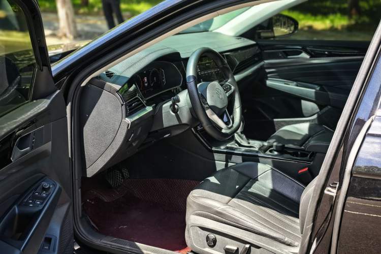 Used Volkswagen Passat 2022 330TSI Elite Edition Custom Version Interior 1
