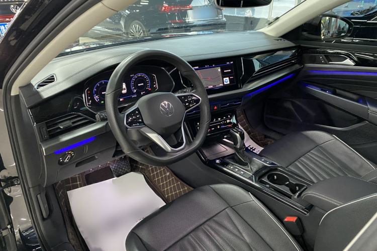 Used Volkswagen Passat 2022 330TSI Luxury Edition Interior 1