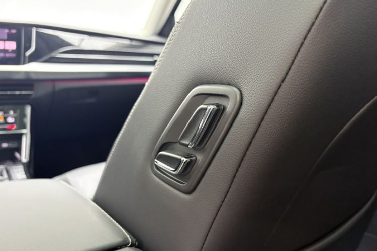 Used Volkswagen Passat 2022 330TSI Luxury Edition Interior 1