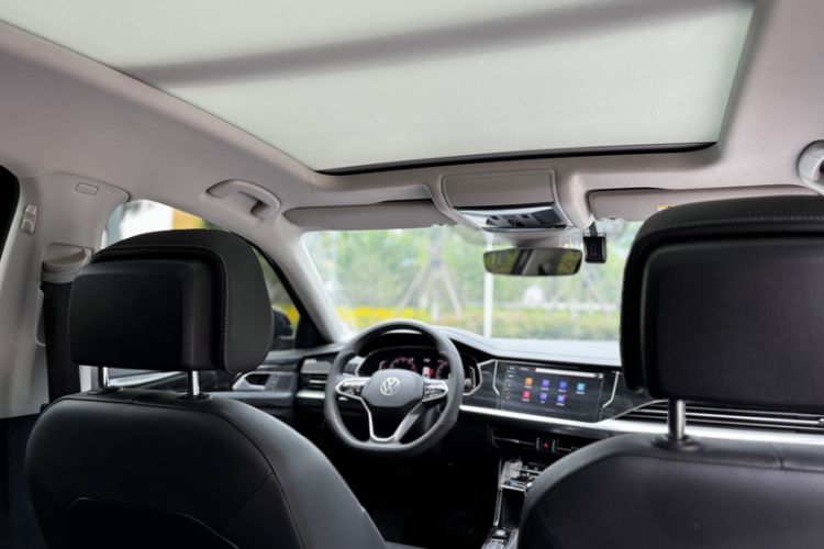 Used Volkswagen Passat 2022 330TSI Starry Luxury Edition Interior 10