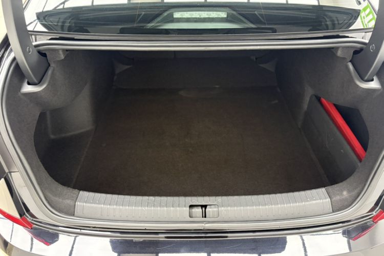 Used Volkswagen Passat 2022 330TSI Luxury Edition Interior 10