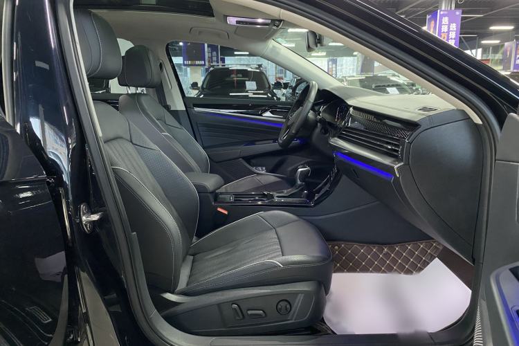 Used Volkswagen Passat 2022 330TSI Luxury Edition Interior 11