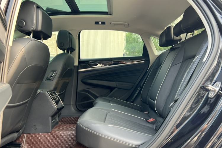 Used Volkswagen Passat 2022 330TSI Starry Luxury Edition – Exclusive Special Edition Interior 2