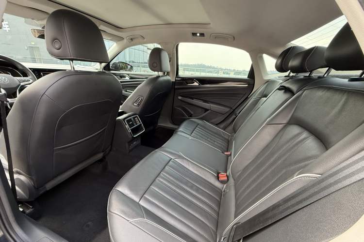 Used Volkswagen Passat 2022 330TSI Elite Edition Interior 2