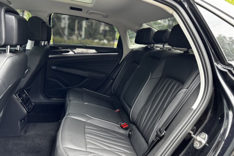 Used Volkswagen Passat 2022 330TSI Starry Luxury Edition Interior 2