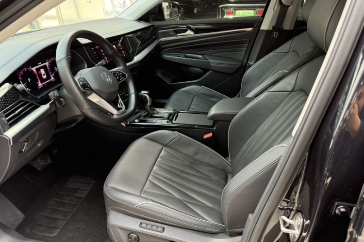 Used Volkswagen Passat 2022 330TSI Starry Luxury Edition – Exclusive Special Edition Interior 2