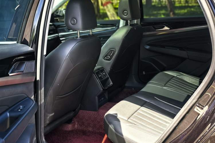 Used Volkswagen Passat 2022 330TSI Elite Edition Custom Version Interior 2