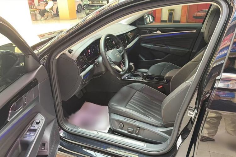 Used Volkswagen Passat 2022 330TSI Starry Luxury Edition Interior 2