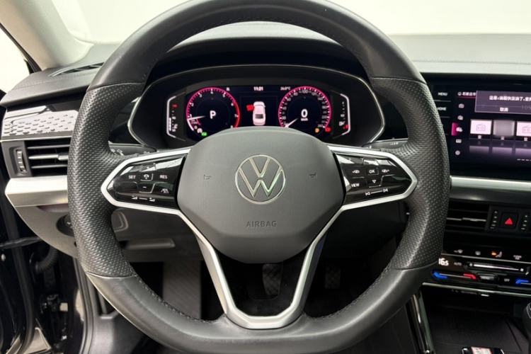 Used Volkswagen Passat 2022 330TSI Luxury Edition Interior 2