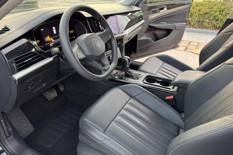 Used Volkswagen Passat 2022 280TSI Business Edition Interior 2