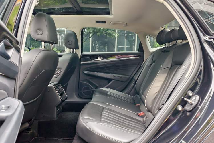 Used Volkswagen Passat 2022 330TSI Elite Edition Interior 2