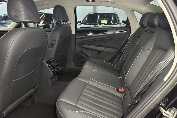 Used Volkswagen Passat 2022 330TSI Starry Elite Edition Interior 3
