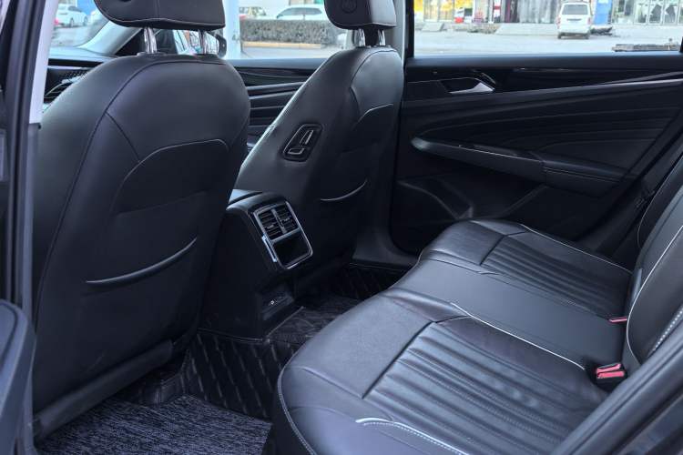 Used Volkswagen Passat 2022 330TSI Starry Elite Edition Interior 3