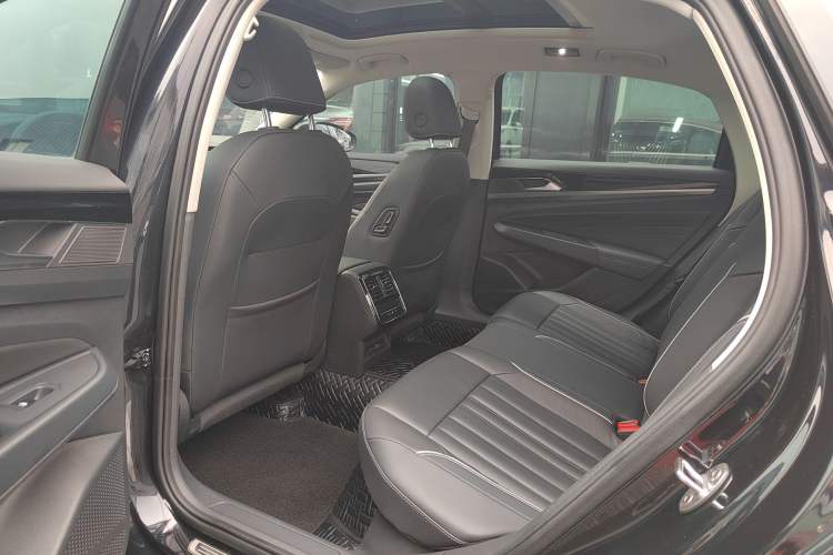 Used Volkswagen Passat 2022 330TSI Starry Elite Edition Interior 3
