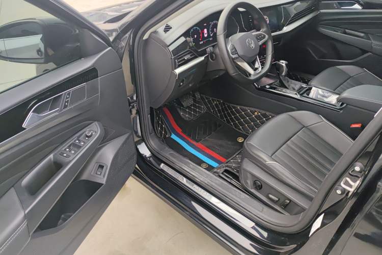 Used Volkswagen Passat 2022 330TSI Starry Elite Edition Interior 3
