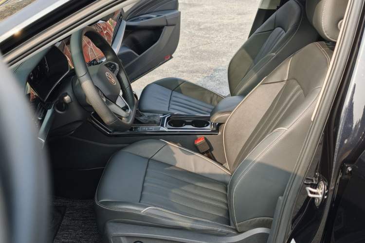 Used Volkswagen Passat 2022 330TSI Elite Edition Custom Version Interior 3