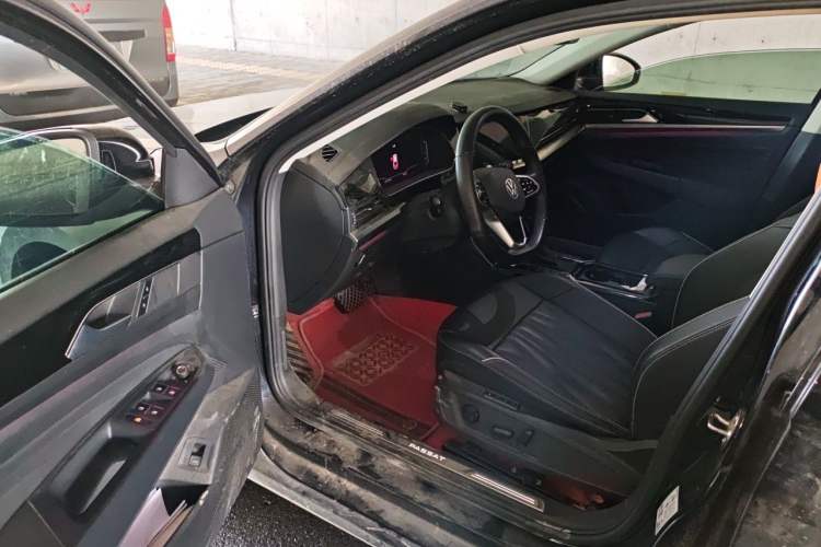 Used Volkswagen Passat 2022 330TSI Luxury Edition Interior 3