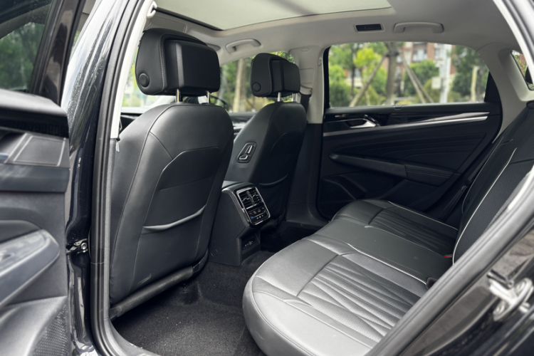 Used Volkswagen Passat 2022 330TSI Starry Luxury Edition Interior 3