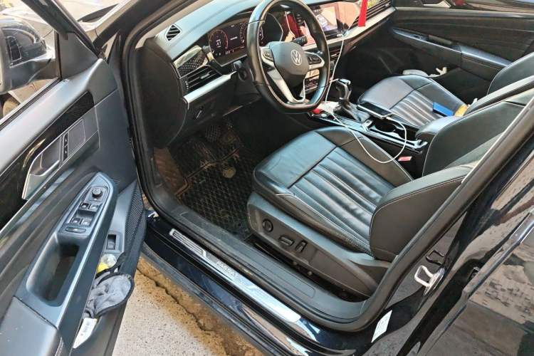 Used Volkswagen Passat 2022 330TSI Starry Elite Edition Interior 3