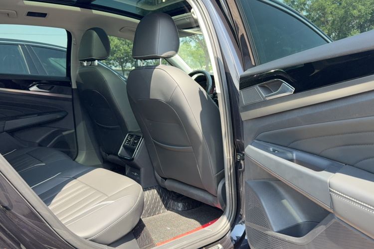 Used Volkswagen Passat 2022 330TSI Elite Edition Custom Version Interior 3
