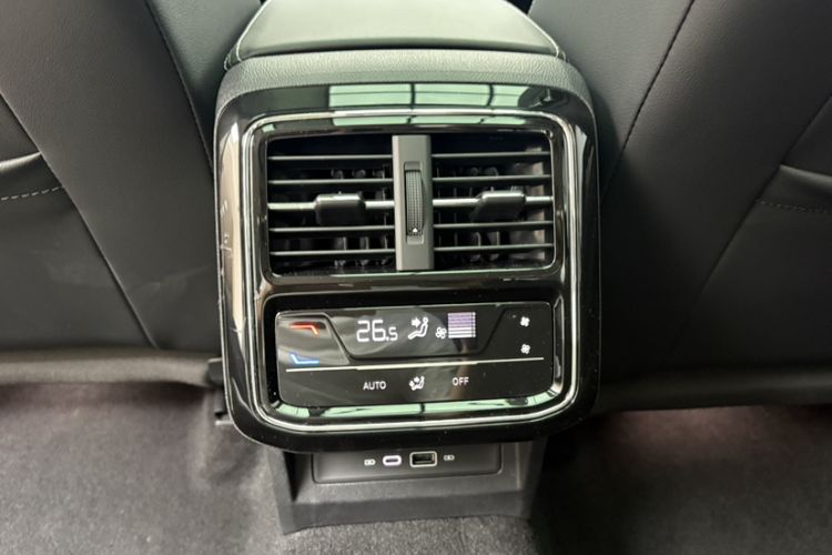 Used Volkswagen Passat 2022 330TSI Luxury Edition Interior 3