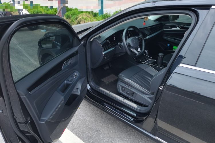 Used Volkswagen Passat 2022 330TSI Luxury Edition Interior 3