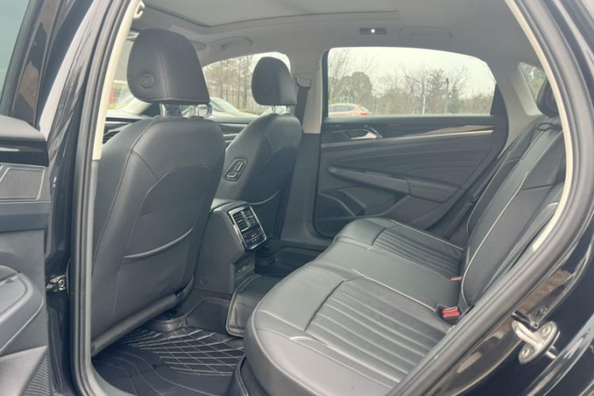 Used Volkswagen Passat 2022 330TSI Elite Edition Interior 4