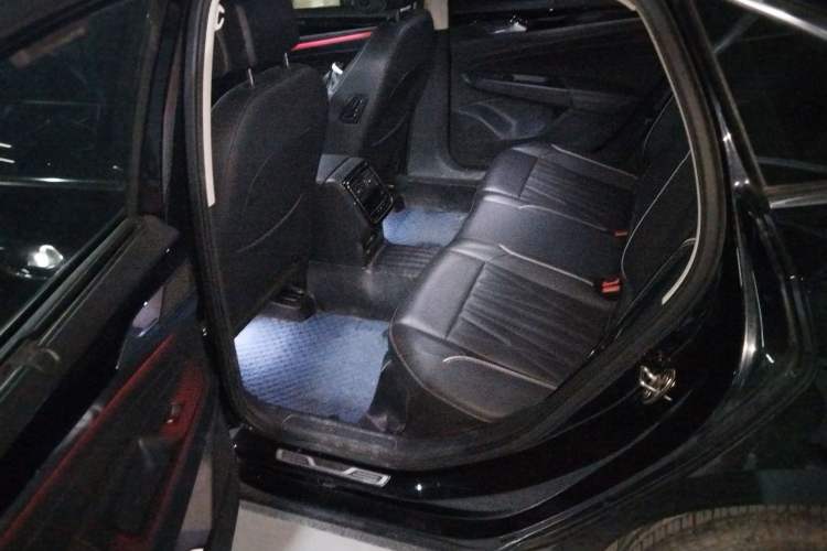 Used Volkswagen Passat 2022 330TSI Luxury Edition Interior 4