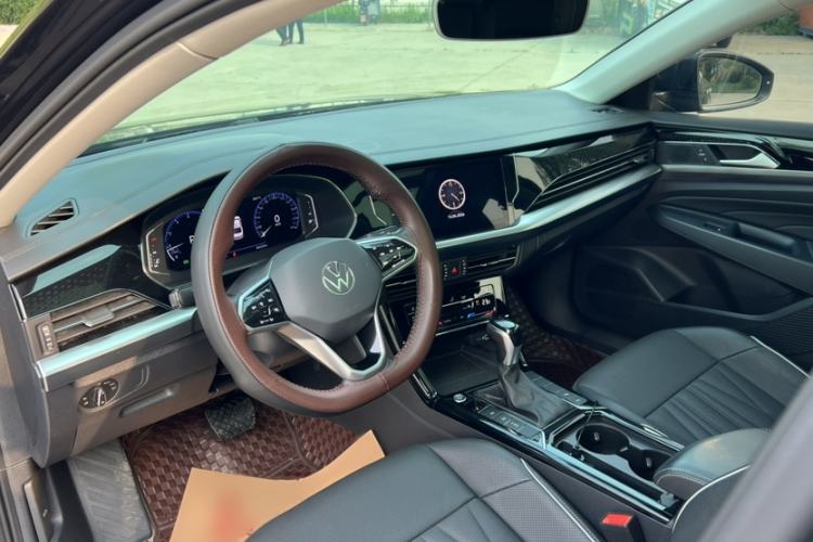Used Volkswagen Passat 2022 330TSI Starry Luxury Edition – Exclusive Special Edition Interior 4