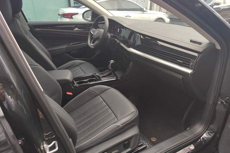 Used Volkswagen Passat 2022 330TSI Starry Elite Edition Interior 4