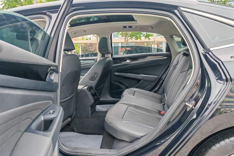 Used Volkswagen Passat 2022 330TSI Elite Edition Interior 4