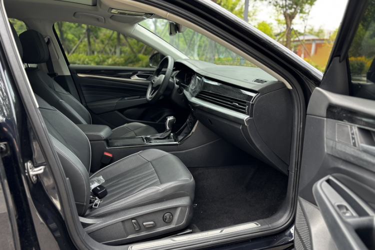 Used Volkswagen Passat 2022 330TSI Starry Luxury Edition Interior 4