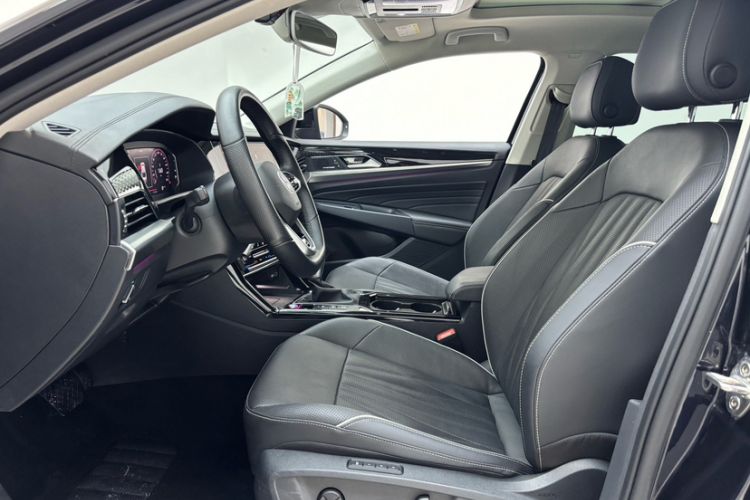 Used Volkswagen Passat 2022 330TSI Starry Luxury Edition Interior 4