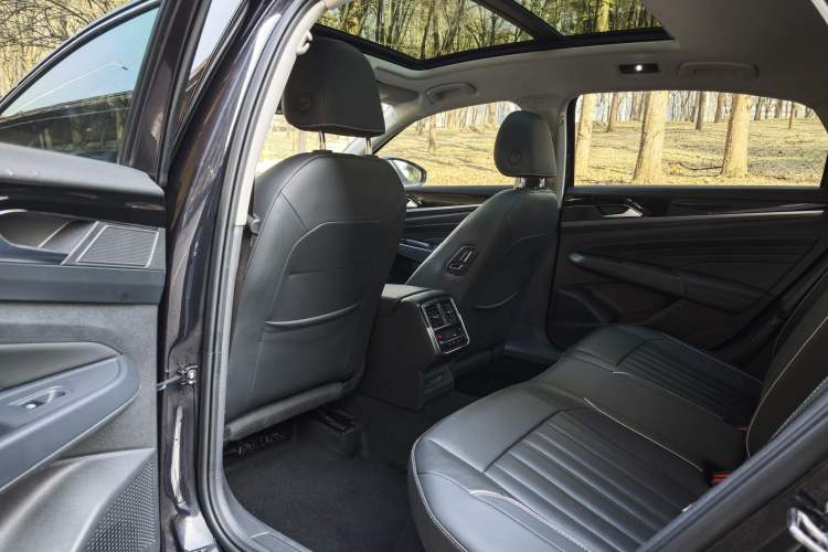 Used Volkswagen Passat 2022 330TSI Elite Edition Interior 4