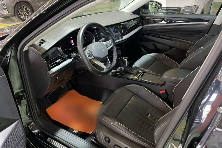Used Volkswagen Passat 2022 330TSI Elite Edition Interior 4