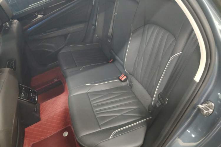 Used Volkswagen Passat 2022 330TSI Luxury Edition Interior 4