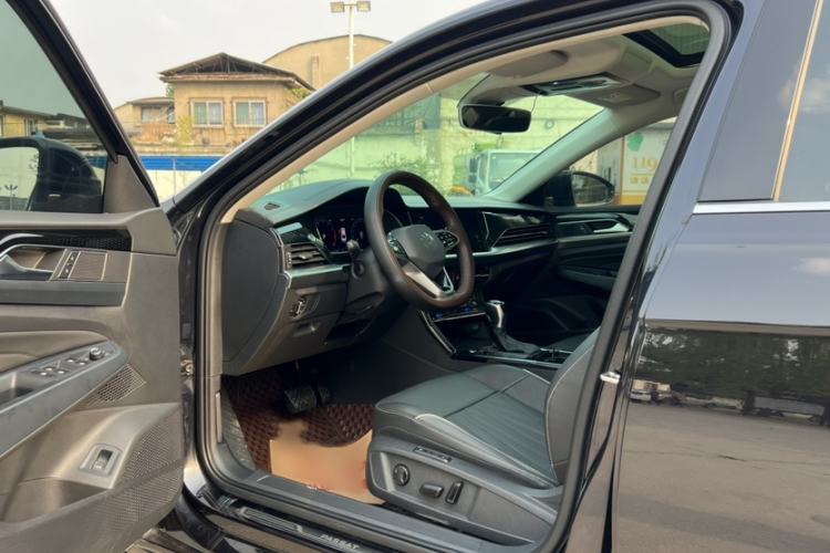 Used Volkswagen Passat 2022 330TSI Starry Luxury Edition – Exclusive Special Edition Interior 5