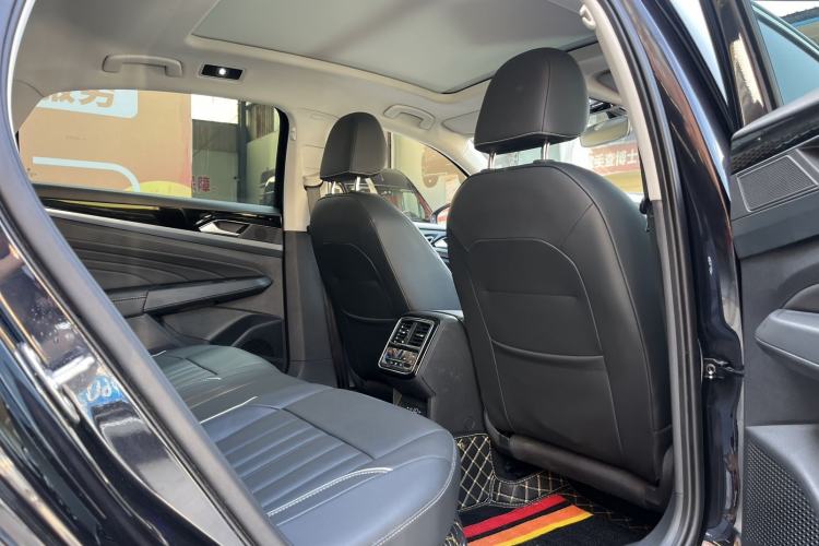 Used Volkswagen Passat 2022 330TSI Elite Edition Interior 5