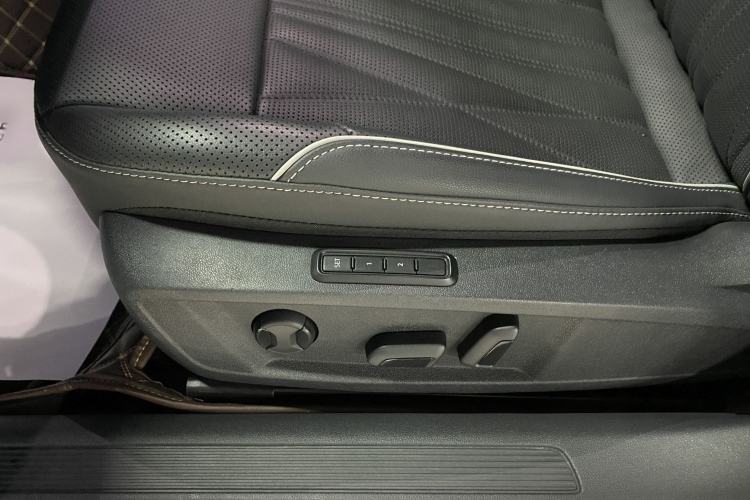 Used Volkswagen Passat 2022 330TSI Luxury Edition Interior 5