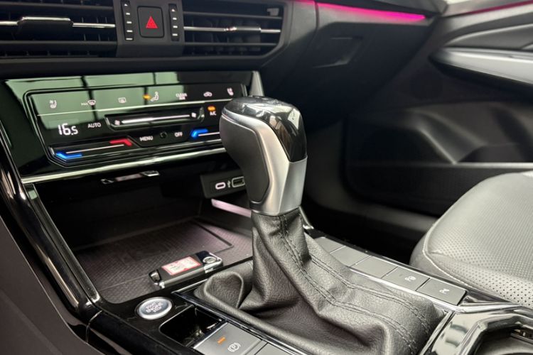 Used Volkswagen Passat 2022 330TSI Luxury Edition Interior 5