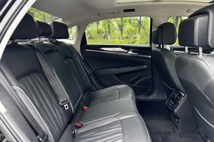 Used Volkswagen Passat 2022 330TSI Starry Luxury Edition Interior 6