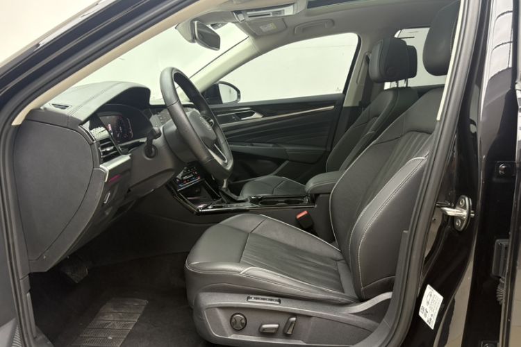 Used Volkswagen Passat 2022 330TSI Luxury Edition Interior 6