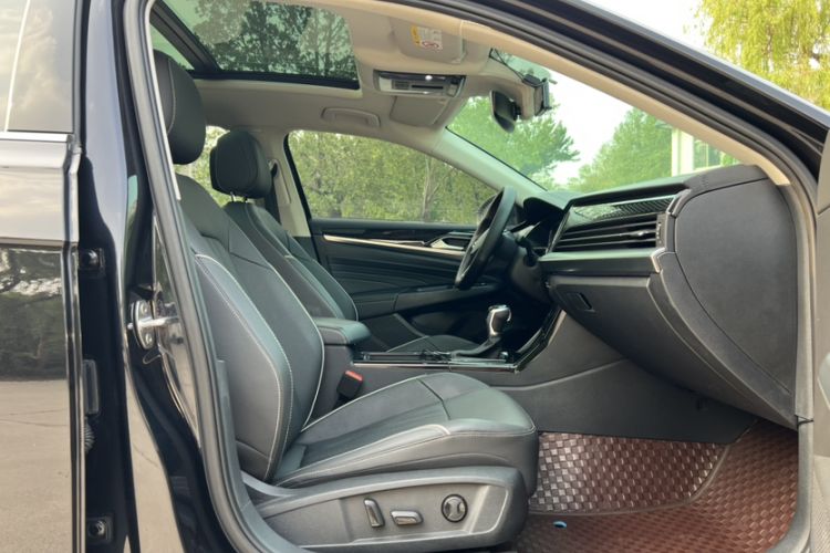 Used Volkswagen Passat 2022 330TSI Starry Luxury Edition – Exclusive Special Edition Interior 7