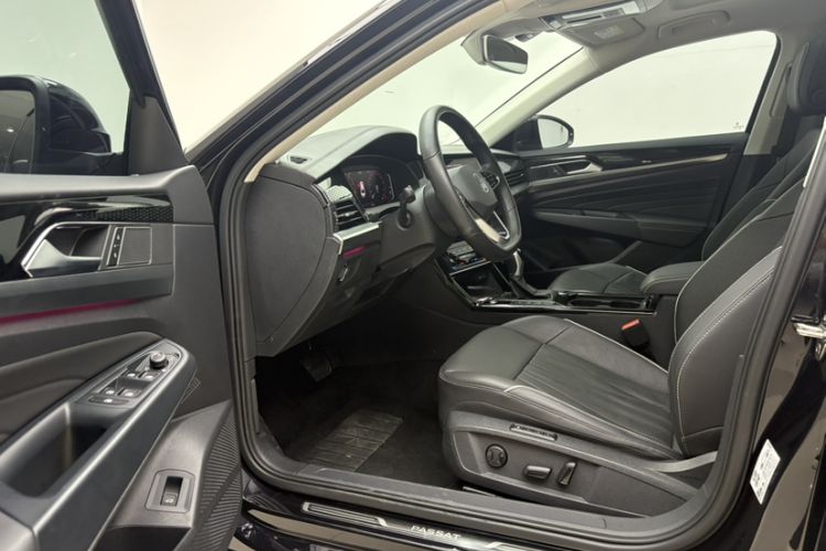Used Volkswagen Passat 2022 330TSI Luxury Edition Interior 7